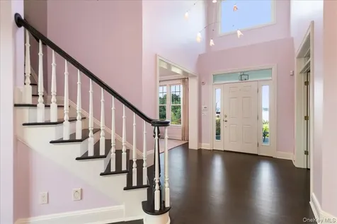 53 Pembroke Drive Glen Cove NY 11542