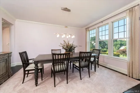 53 Pembroke Drive Glen Cove NY 11542