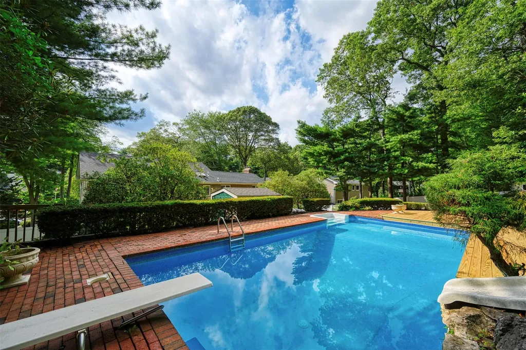 7 Windmill Court Smithtown NY 11787
