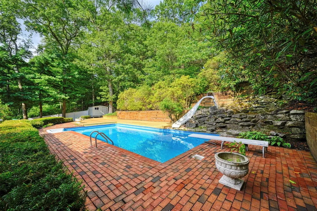 7 Windmill Court Smithtown NY 11787