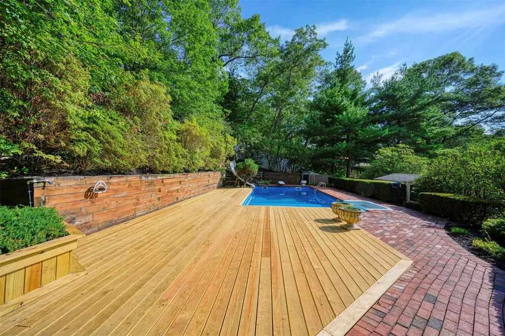 7 Windmill Court Smithtown NY 11787