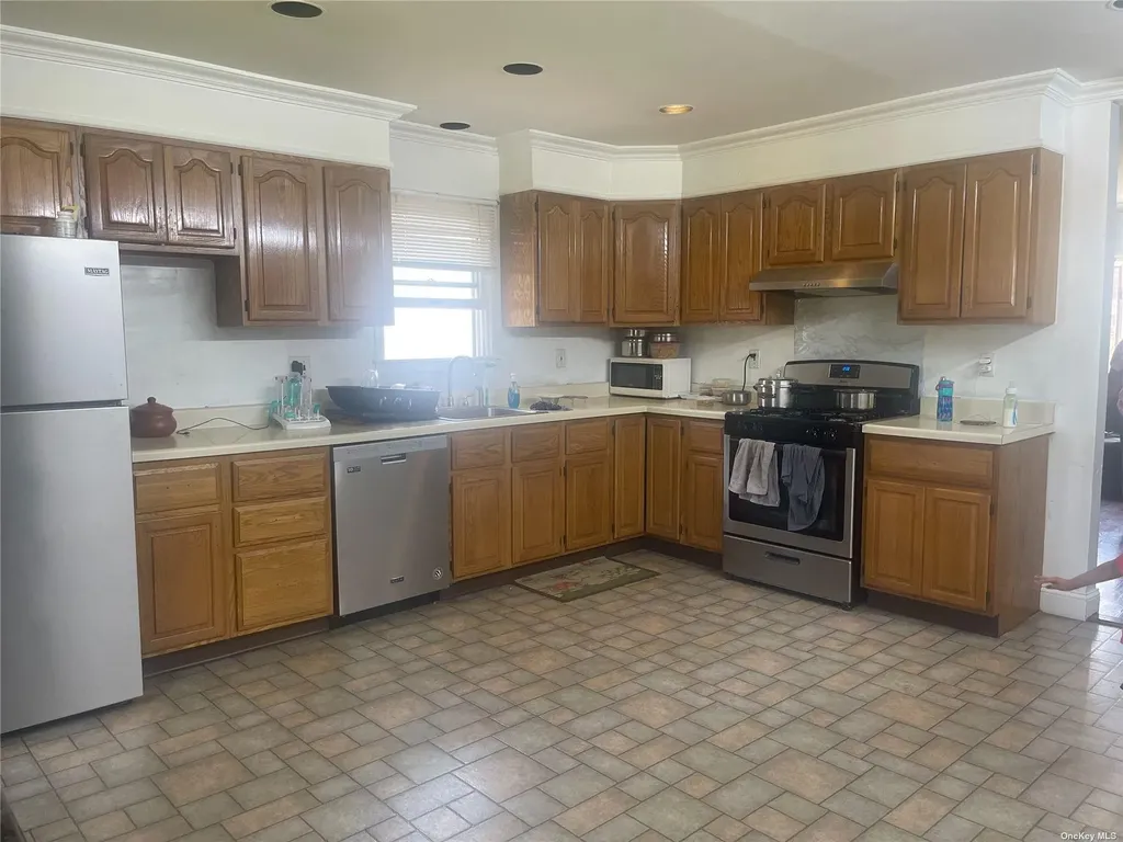 26 Virginia Avenue Plainview NY 11803