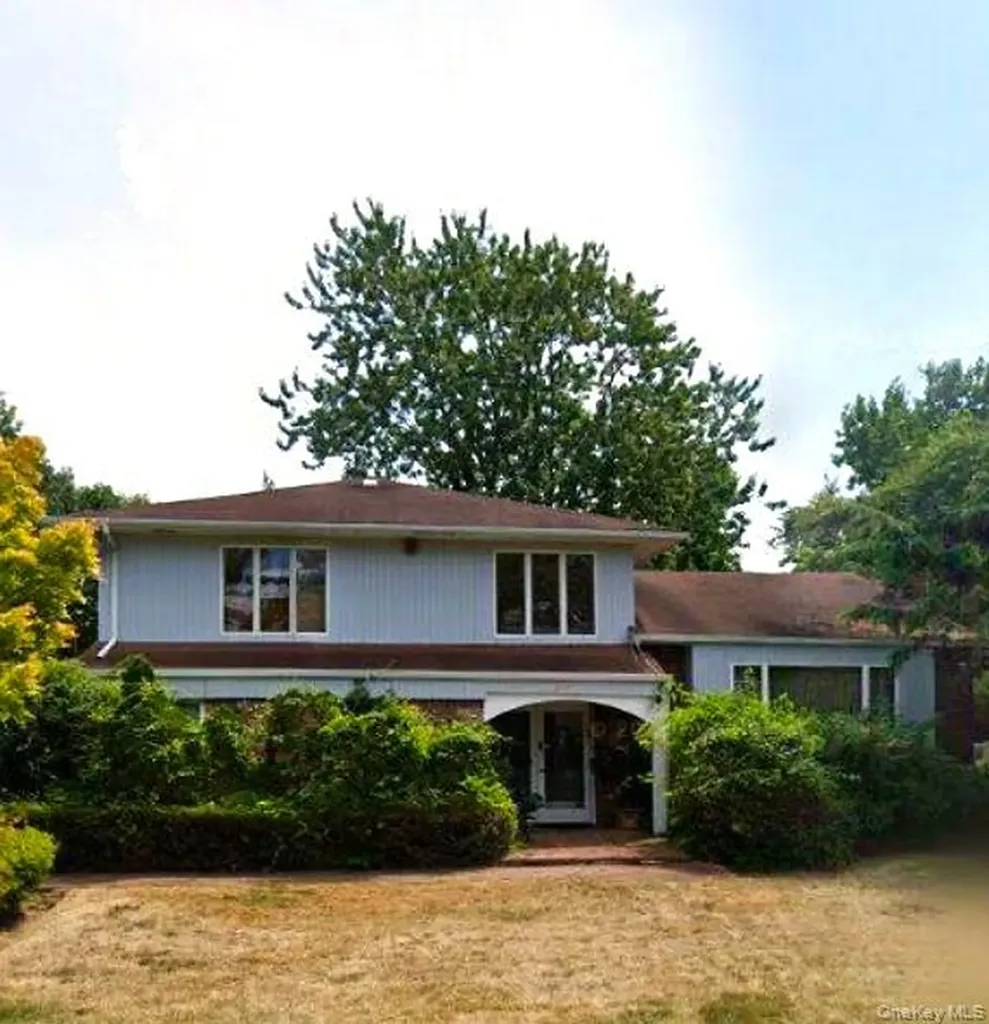 29 Bayberry Road Lawrence NY 11559