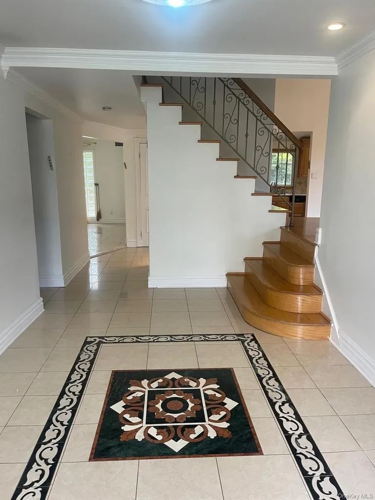 29 Bayberry Road Lawrence NY 11559