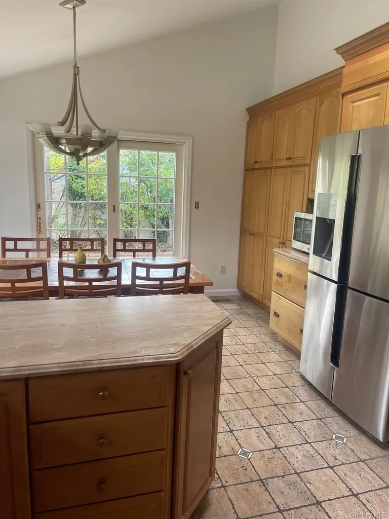 29 Bayberry Road Lawrence NY 11559