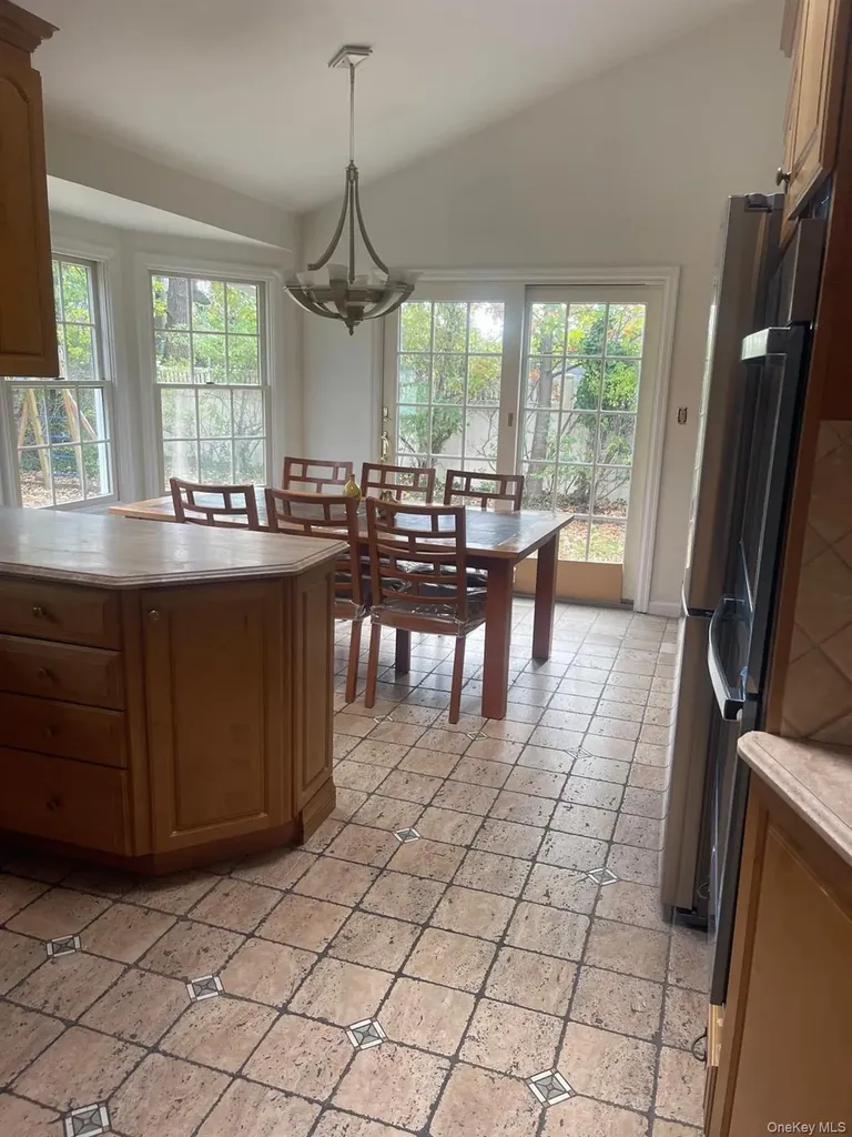 29 Bayberry Road Lawrence NY 11559