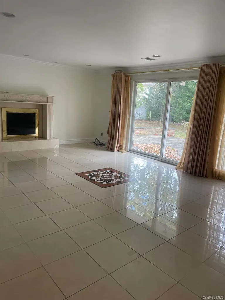 29 Bayberry Road Lawrence NY 11559