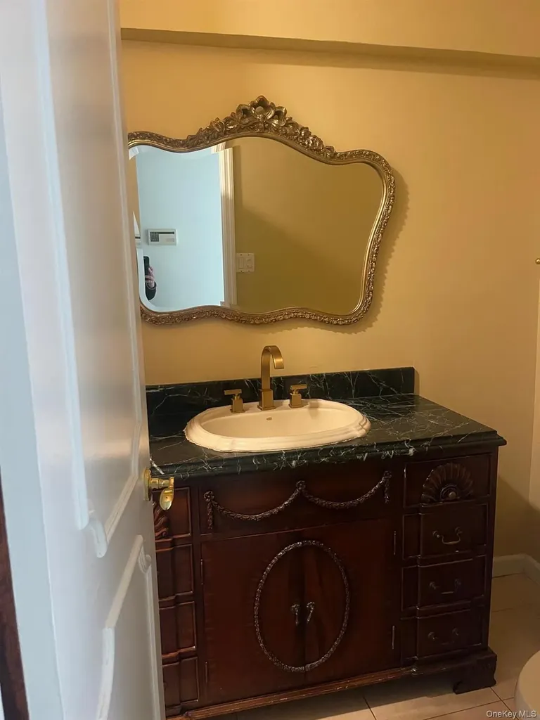 29 Bayberry Road Lawrence NY 11559