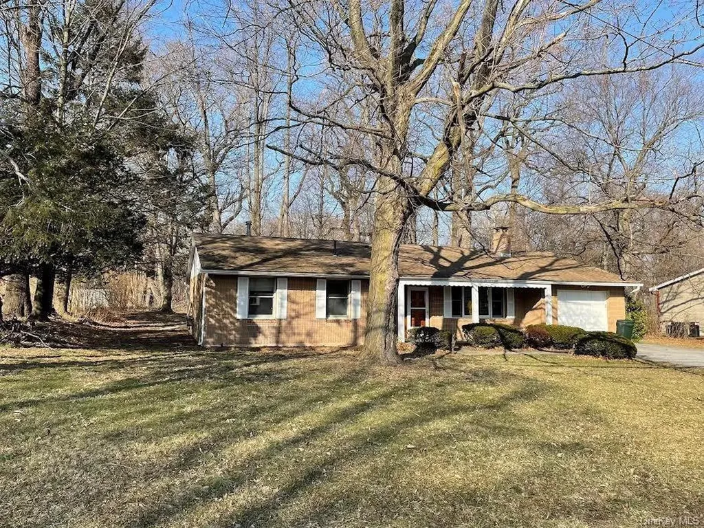176 Caesars Lane New Windsor NY 12553