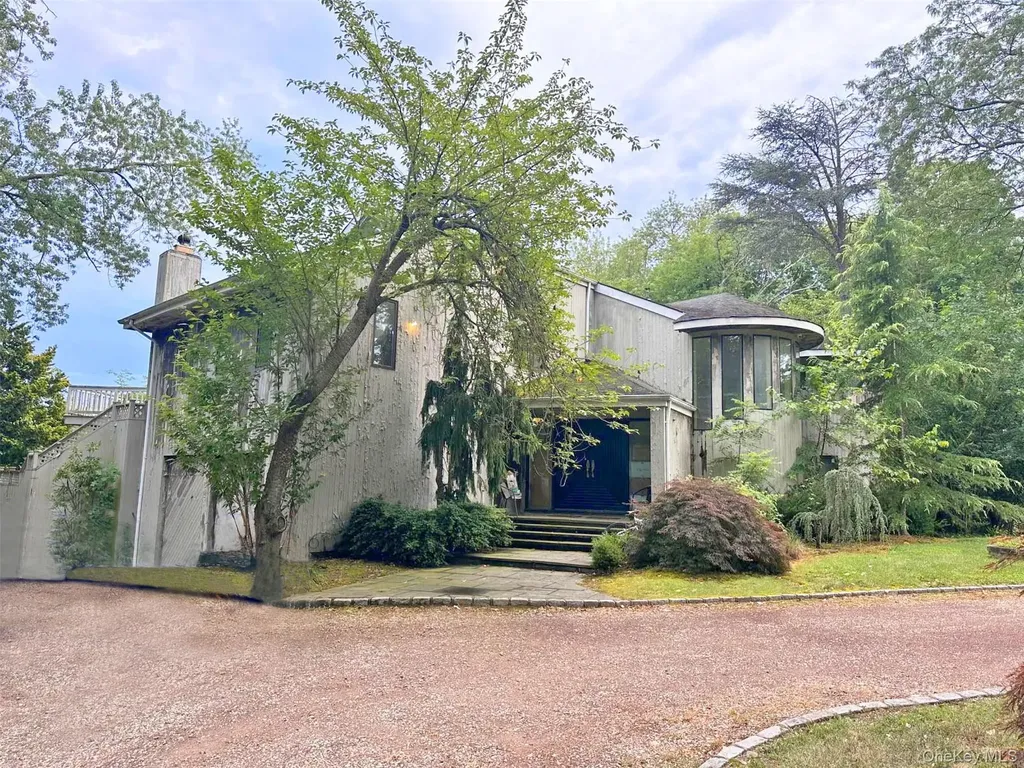 6 Bostwick Lane Old Westbury NY 11568