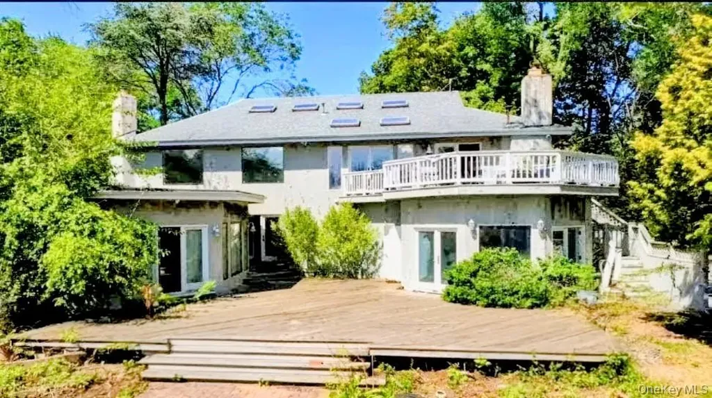 6 Bostwick Lane Old Westbury NY 11568