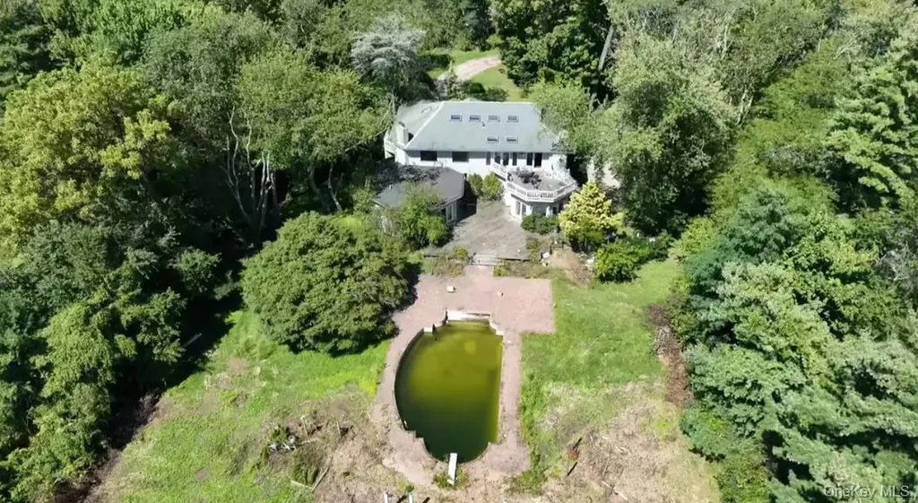 6 Bostwick Lane Old Westbury NY 11568
