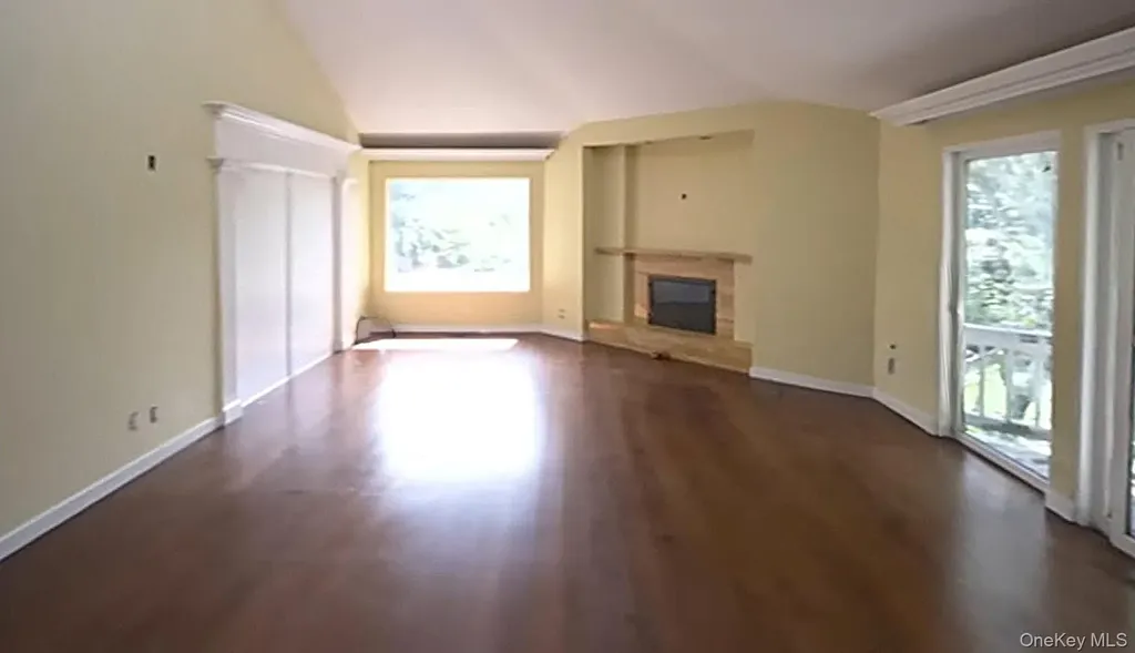 6 Bostwick Lane Old Westbury NY 11568