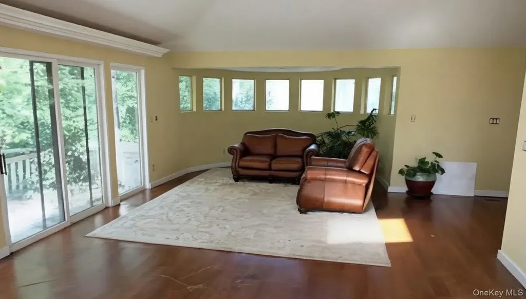 6 Bostwick Lane Old Westbury NY 11568