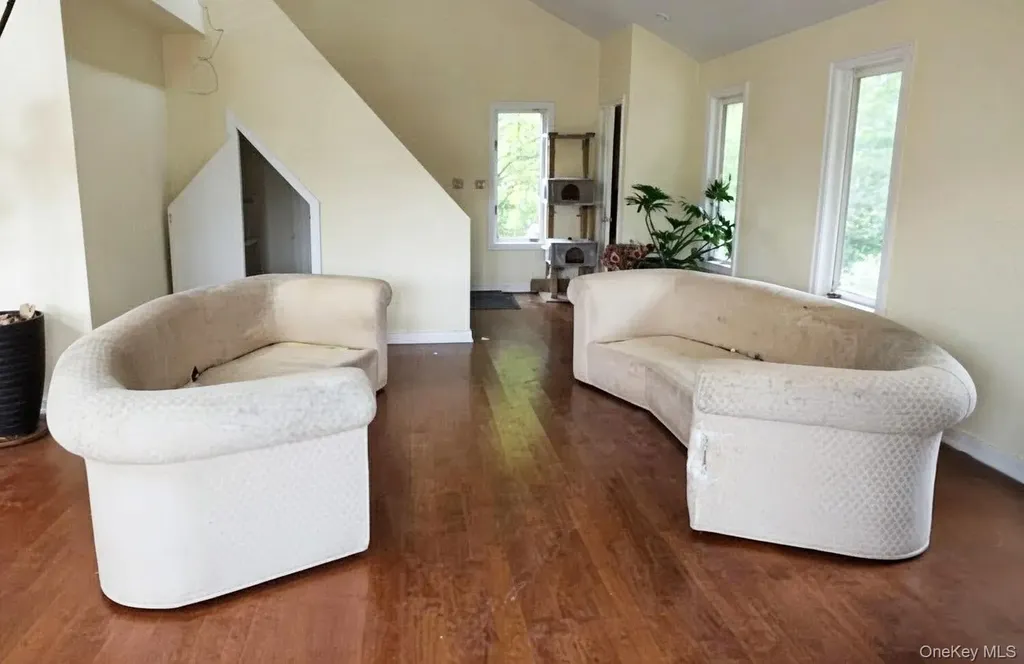 6 Bostwick Lane Old Westbury NY 11568
