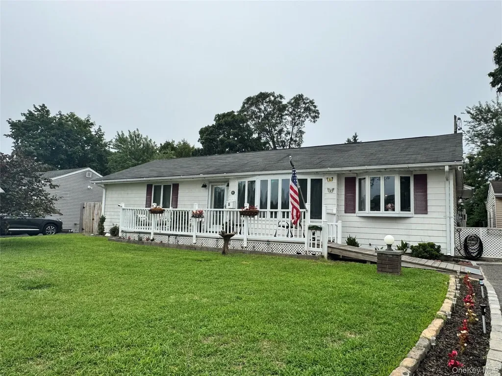 43 Garden Lane Centereach NY 11720