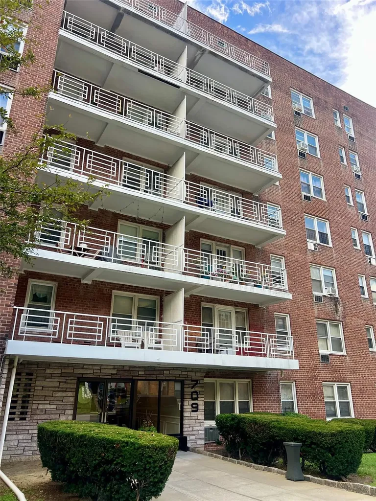 709 Warburton Avenue Yonkers NY 10701