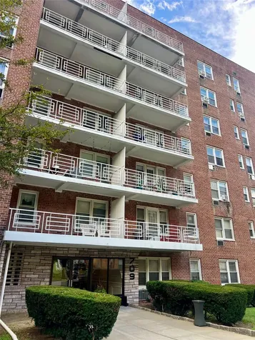 709 Warburton Avenue Yonkers NY 10701