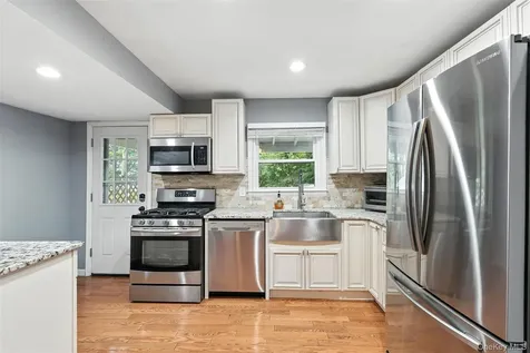 8 W Broadway Nyack NY 10960