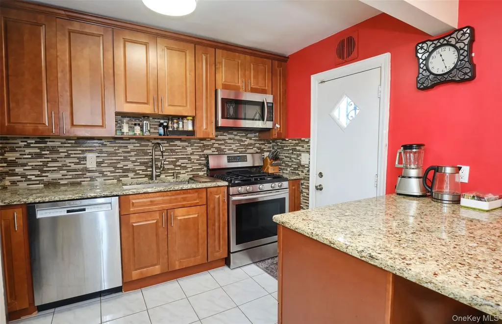3000 Radcliff Avenue Bronx NY 10469
