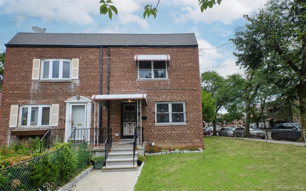 3000 Radcliff Avenue Bronx NY 10469
