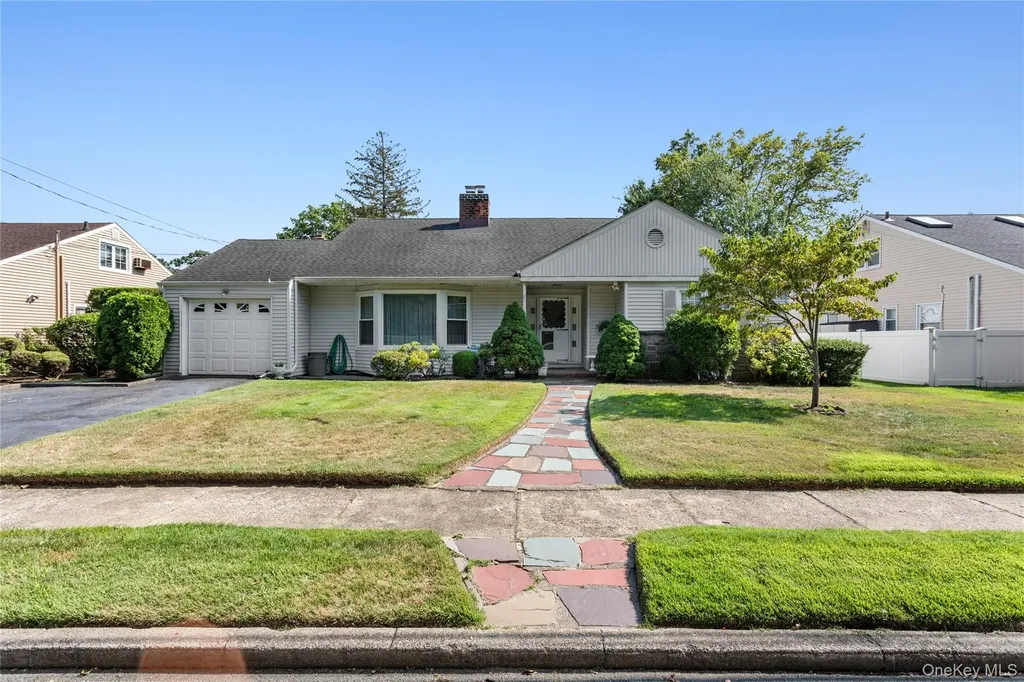89 Parkview Place Malverne NY 11565
