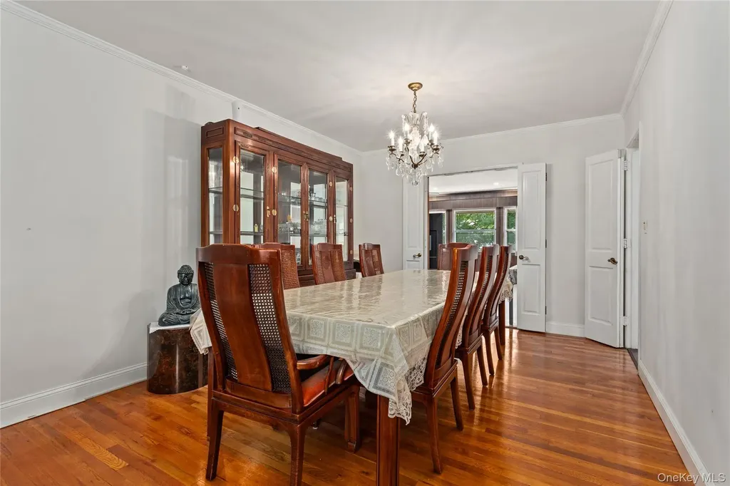 89 Parkview Place Malverne NY 11565