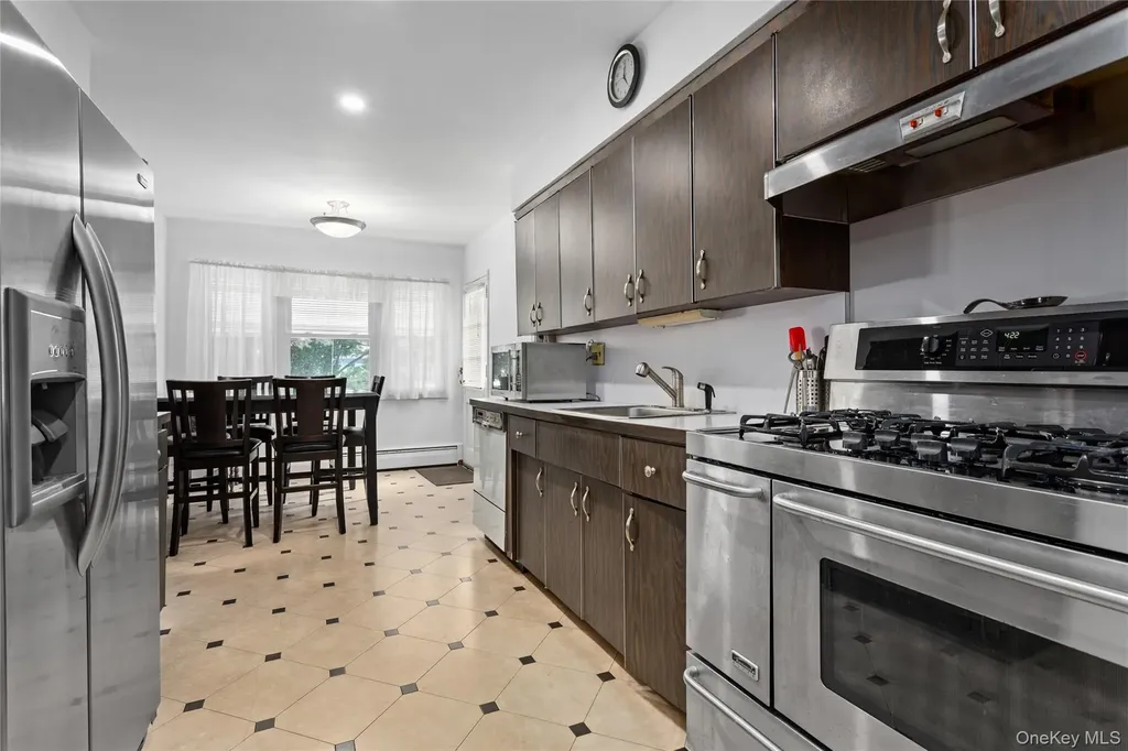 89 Parkview Place Malverne NY 11565