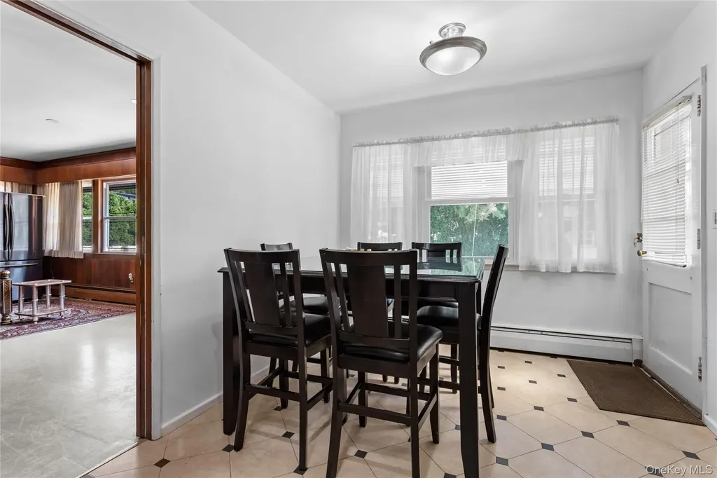 89 Parkview Place Malverne NY 11565