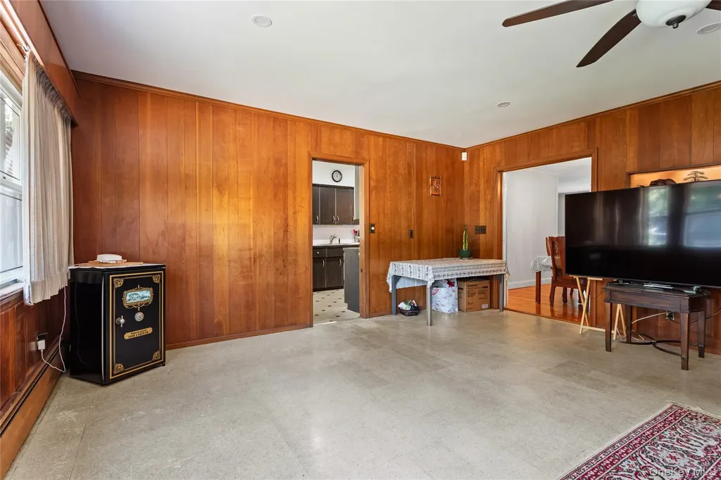 89 Parkview Place Malverne NY 11565