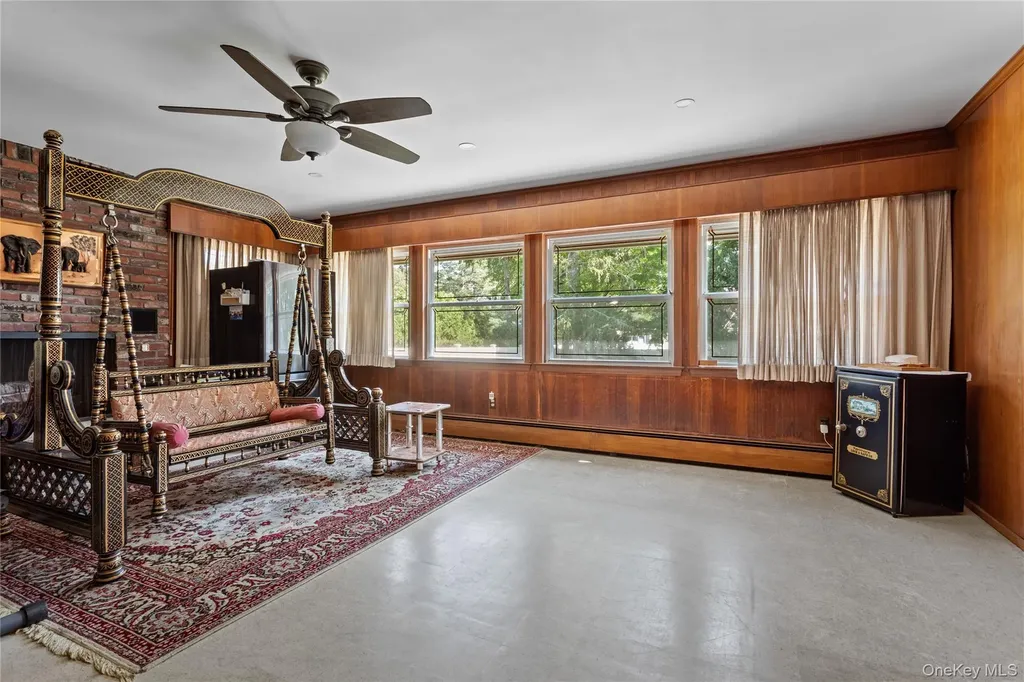 89 Parkview Place Malverne NY 11565