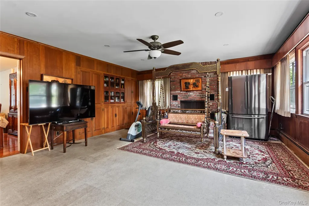 89 Parkview Place Malverne NY 11565
