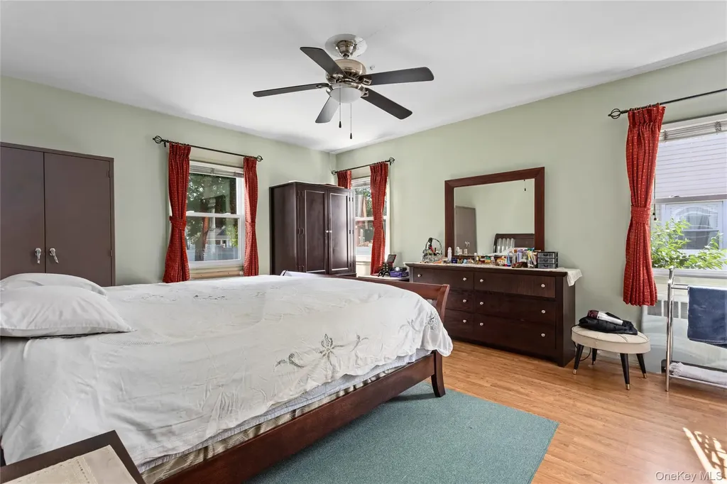89 Parkview Place Malverne NY 11565