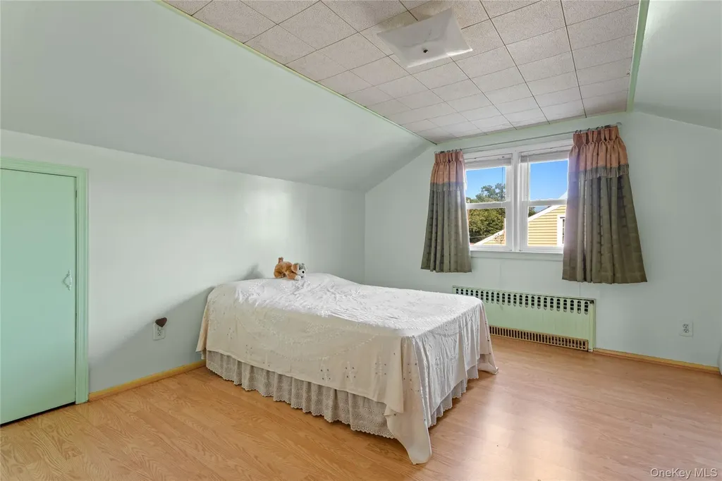 89 Parkview Place Malverne NY 11565