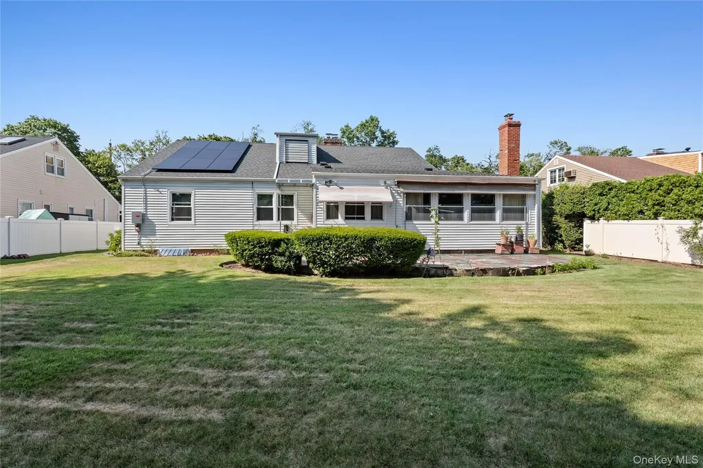 89 Parkview Place Malverne NY 11565