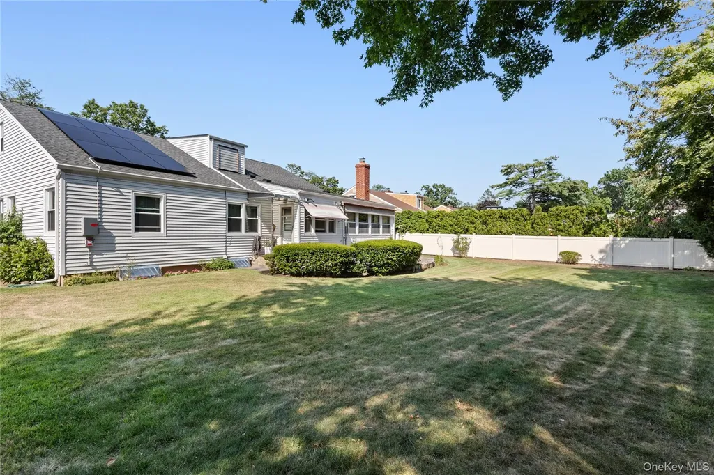89 Parkview Place Malverne NY 11565