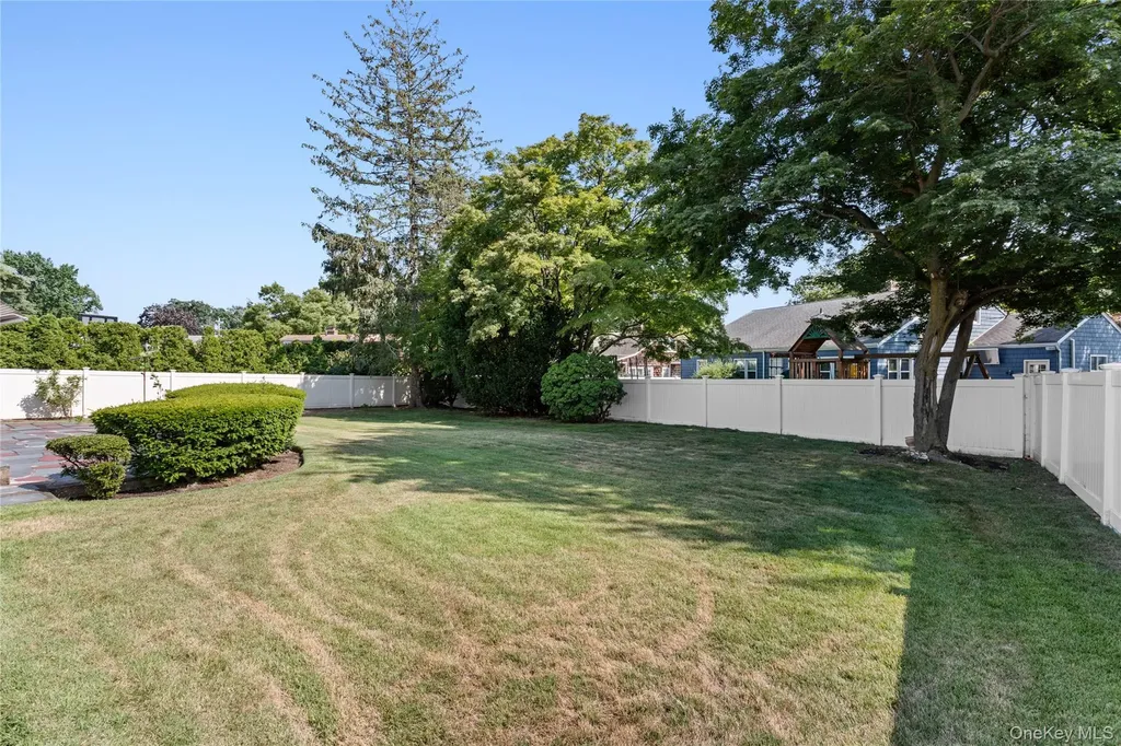 89 Parkview Place Malverne NY 11565