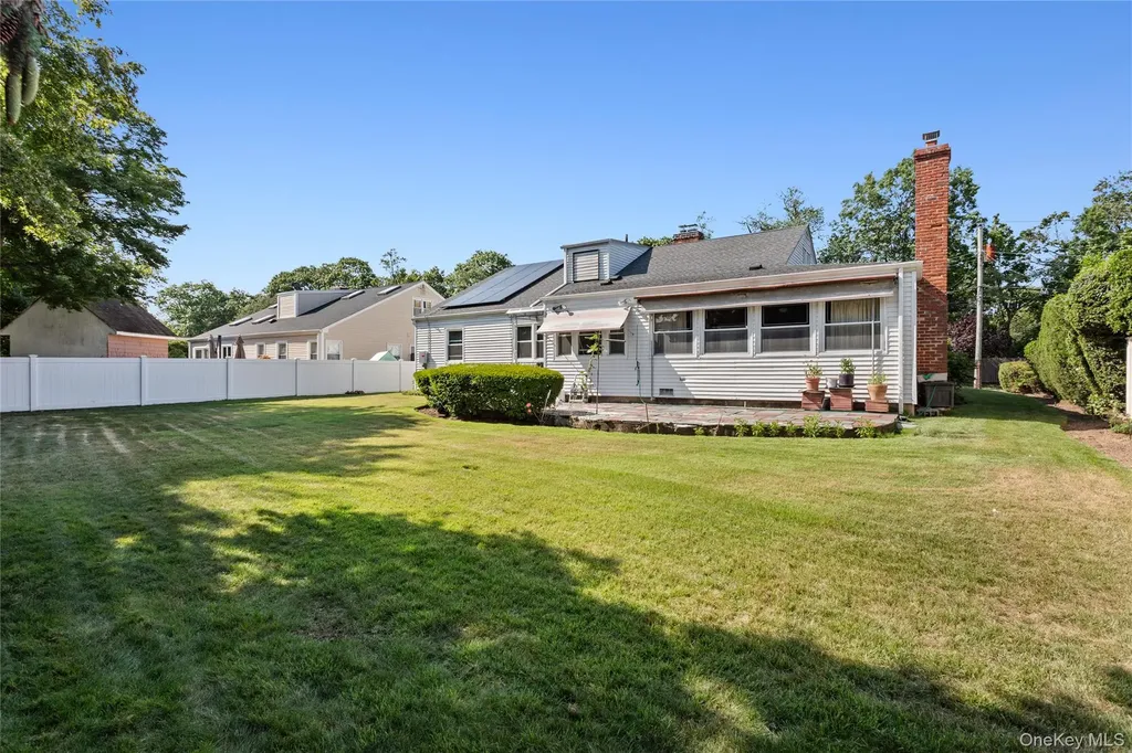 89 Parkview Place Malverne NY 11565