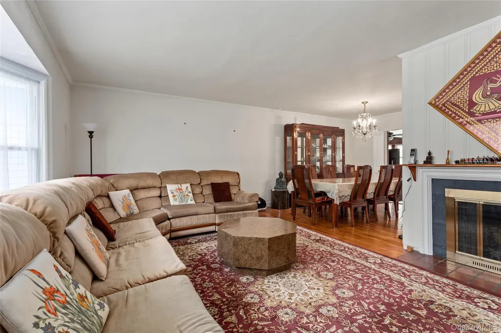 89 Parkview Place Malverne NY 11565