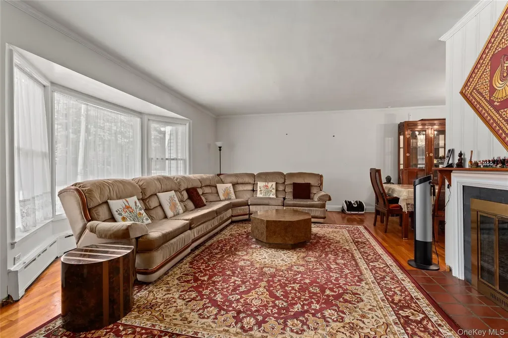 89 Parkview Place Malverne NY 11565