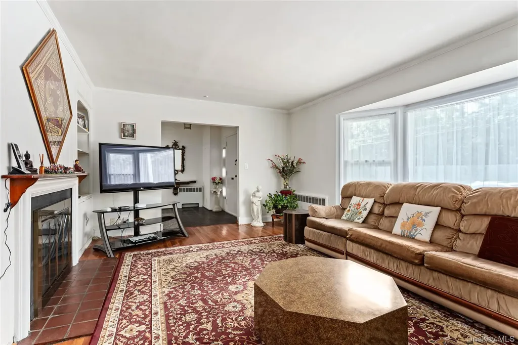 89 Parkview Place Malverne NY 11565