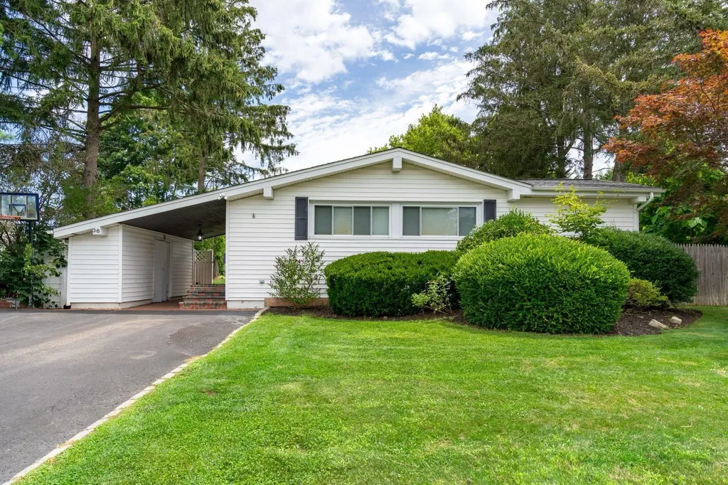 36 Hayrick Lane Commack NY 11725