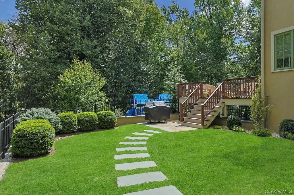 27 Dearman Close Irvington NY 10533