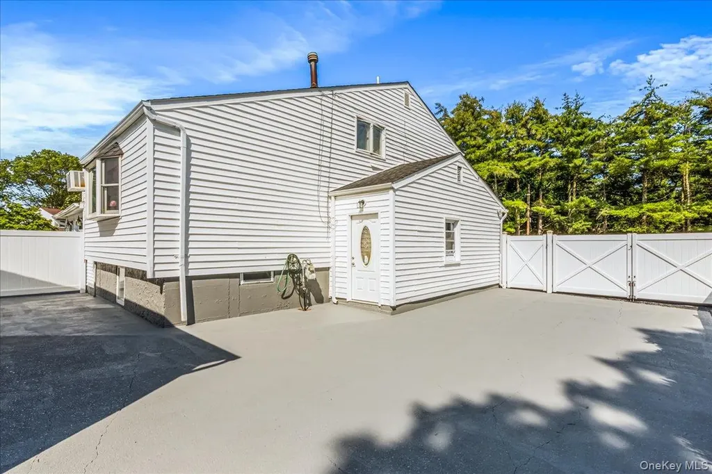 61 Andover Drive Deer Park NY 11729