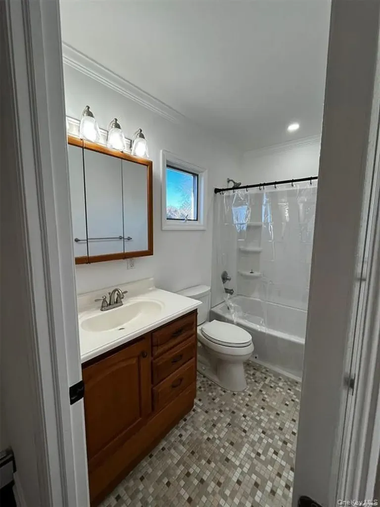 61 Andover Drive Deer Park NY 11729