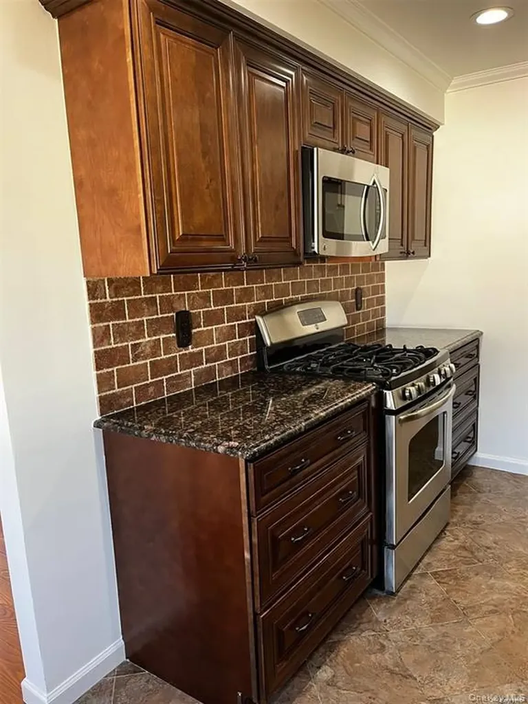 61 Andover Drive Deer Park NY 11729