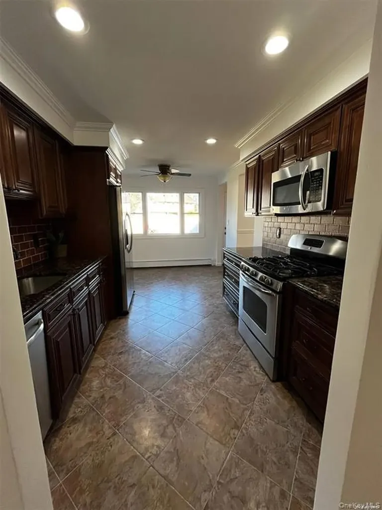 61 Andover Drive Deer Park NY 11729