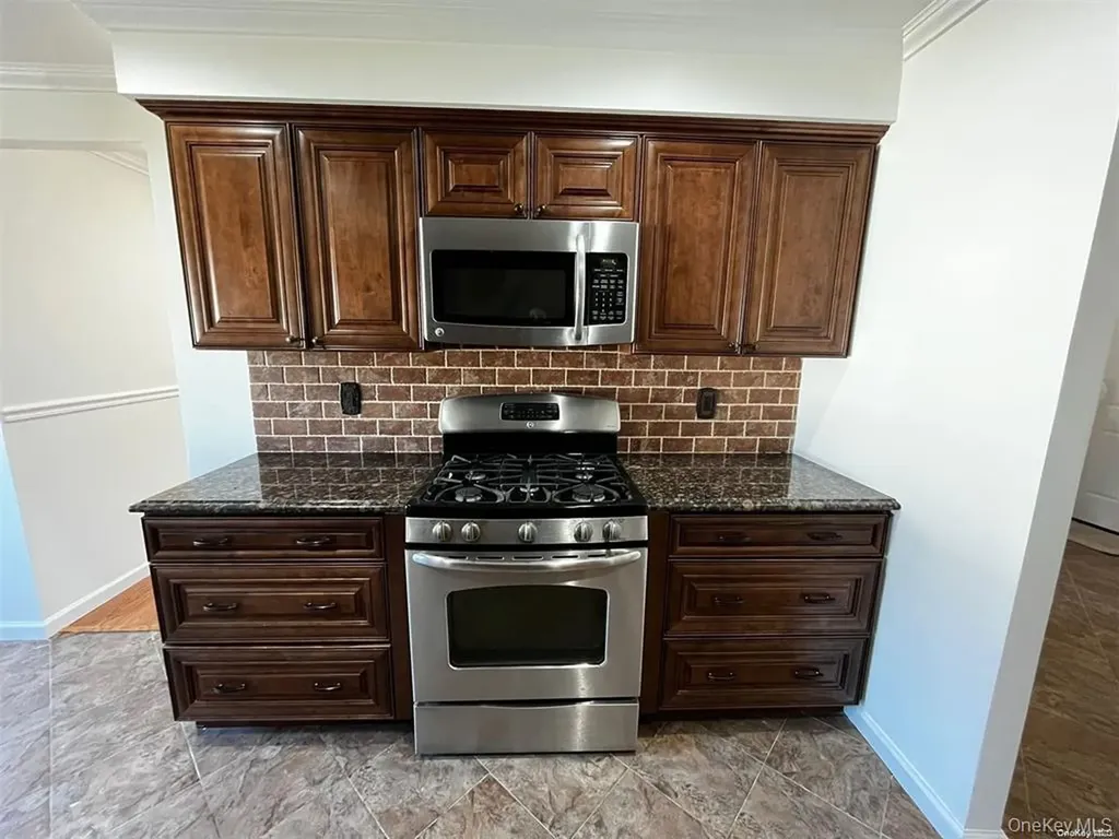 61 Andover Drive Deer Park NY 11729