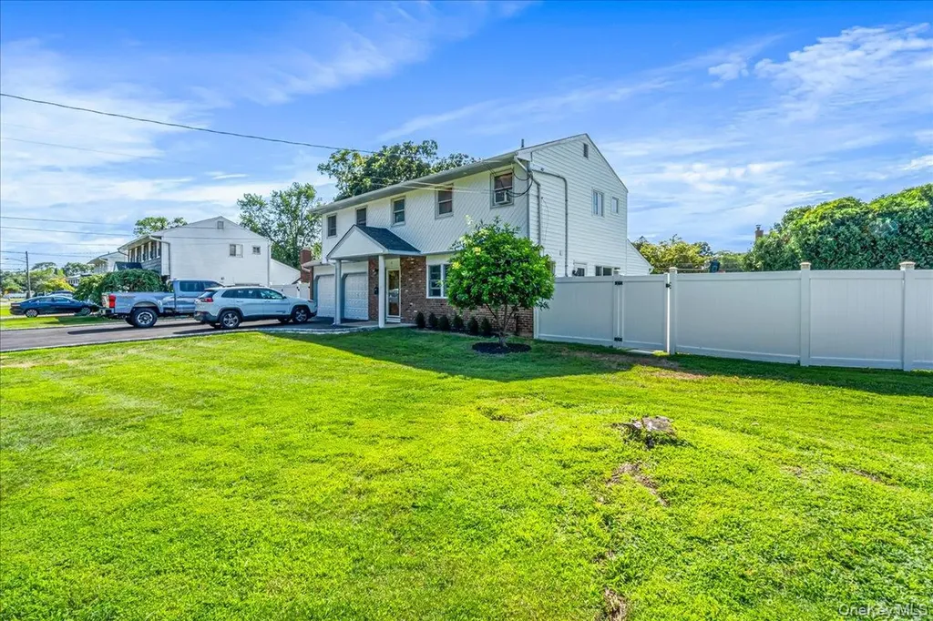 61 Andover Drive Deer Park NY 11729