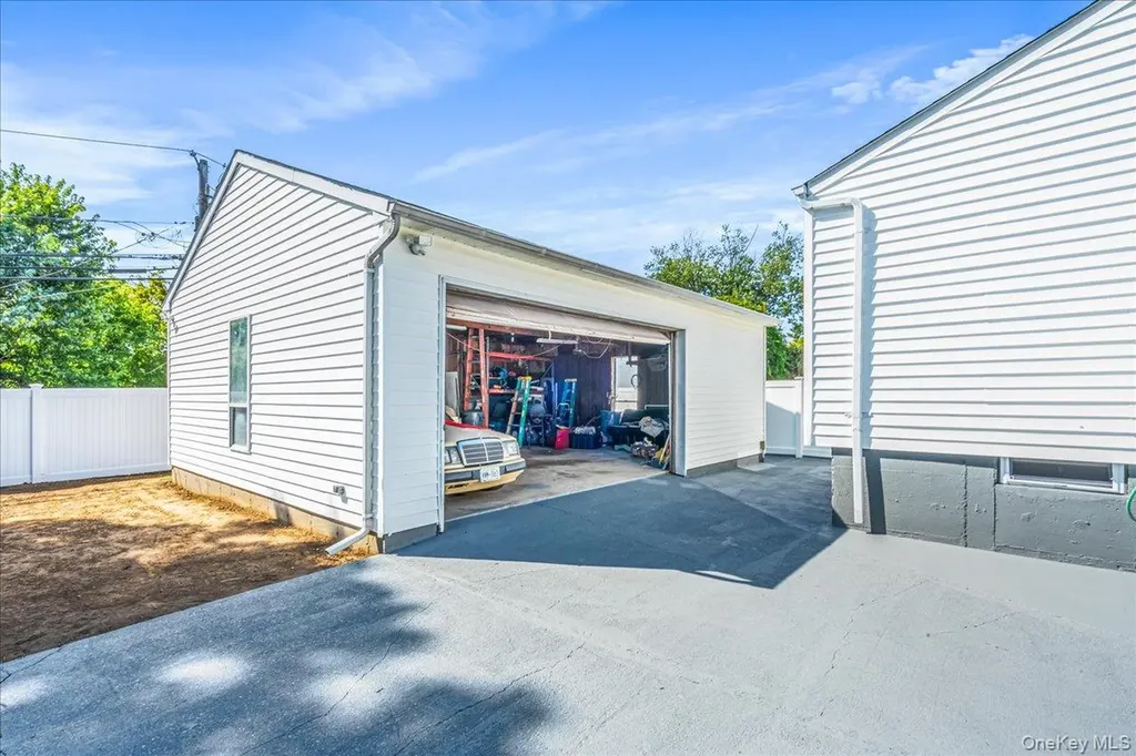 61 Andover Drive Deer Park NY 11729
